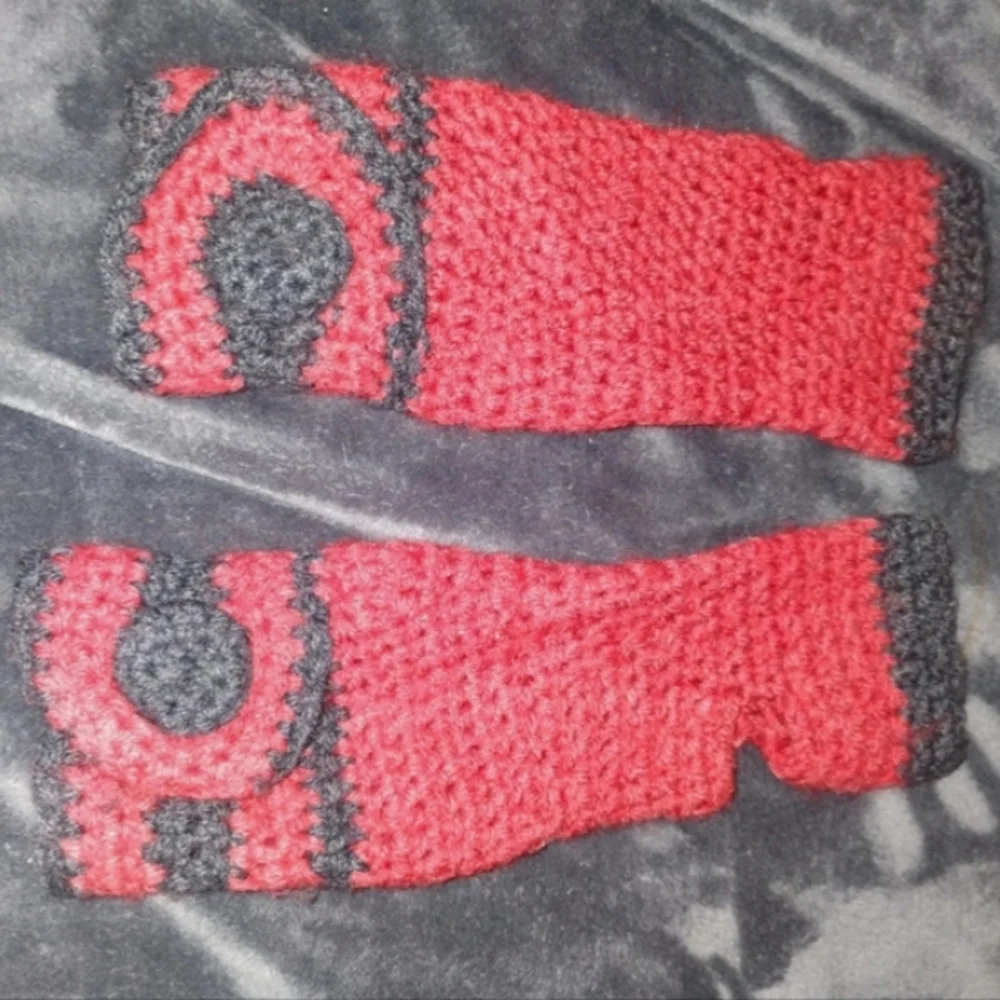 Crochet Fingerless Gloves with Button Closure NEW